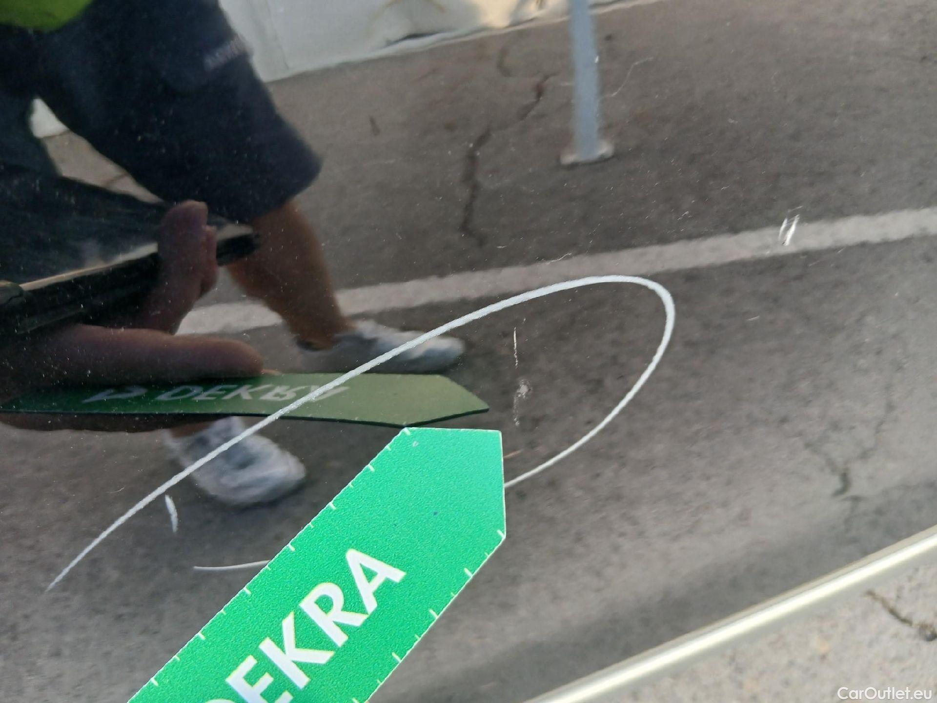 Hyundai   Ioniq HYUNDAI / 2019 / 5P / berlina con portón 1.6 GDI HEV Tecno DCT #26