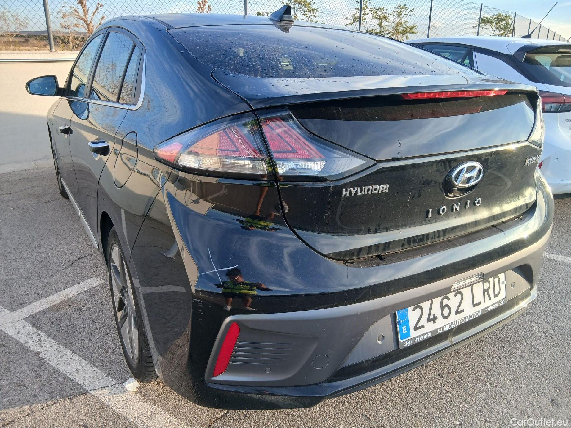 Hyundai   Ioniq HYUNDAI / 2019 / 5P / berlina con portón 1.6 GDI HEV Tecno DCT #31
