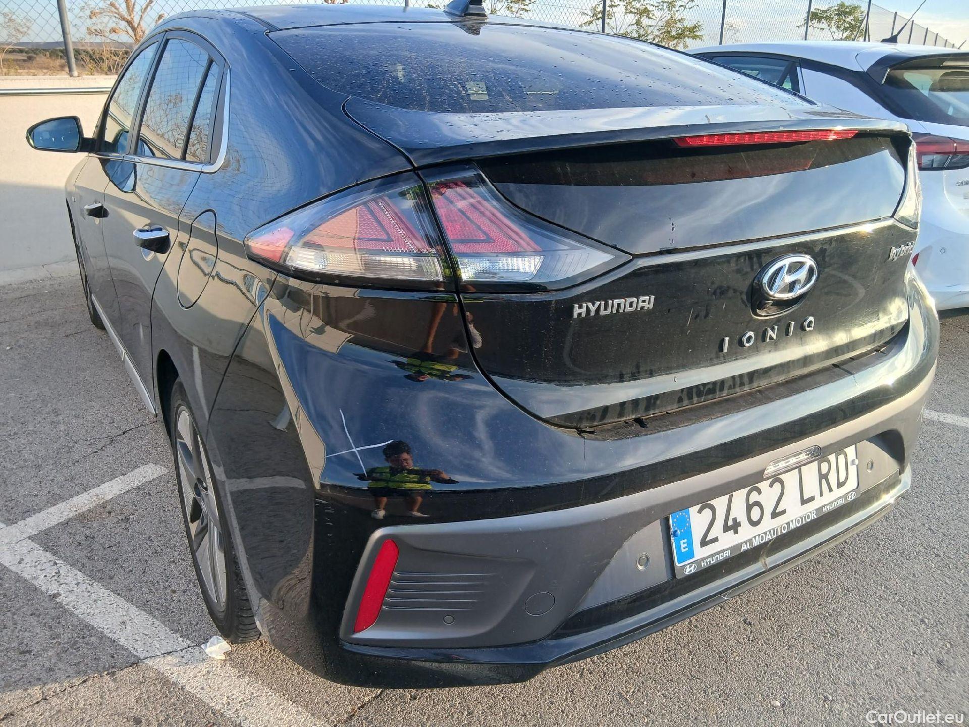 Hyundai   Ioniq HYUNDAI / 2019 / 5P / berlina con portón 1.6 GDI HEV Tecno DCT #33