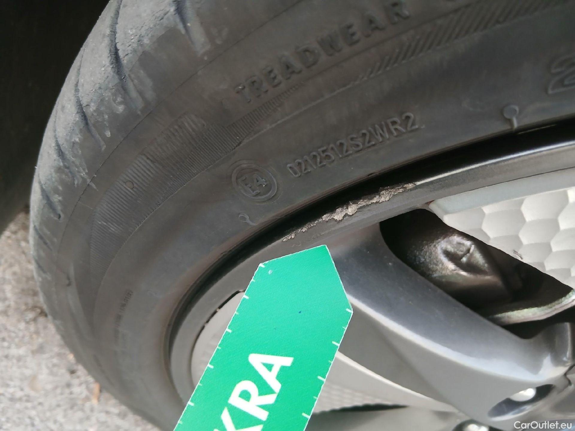 Hyundai   Ioniq HYUNDAI / 2019 / 5P / berlina con portón 1.6 GDI HEV Tecno DCT #2