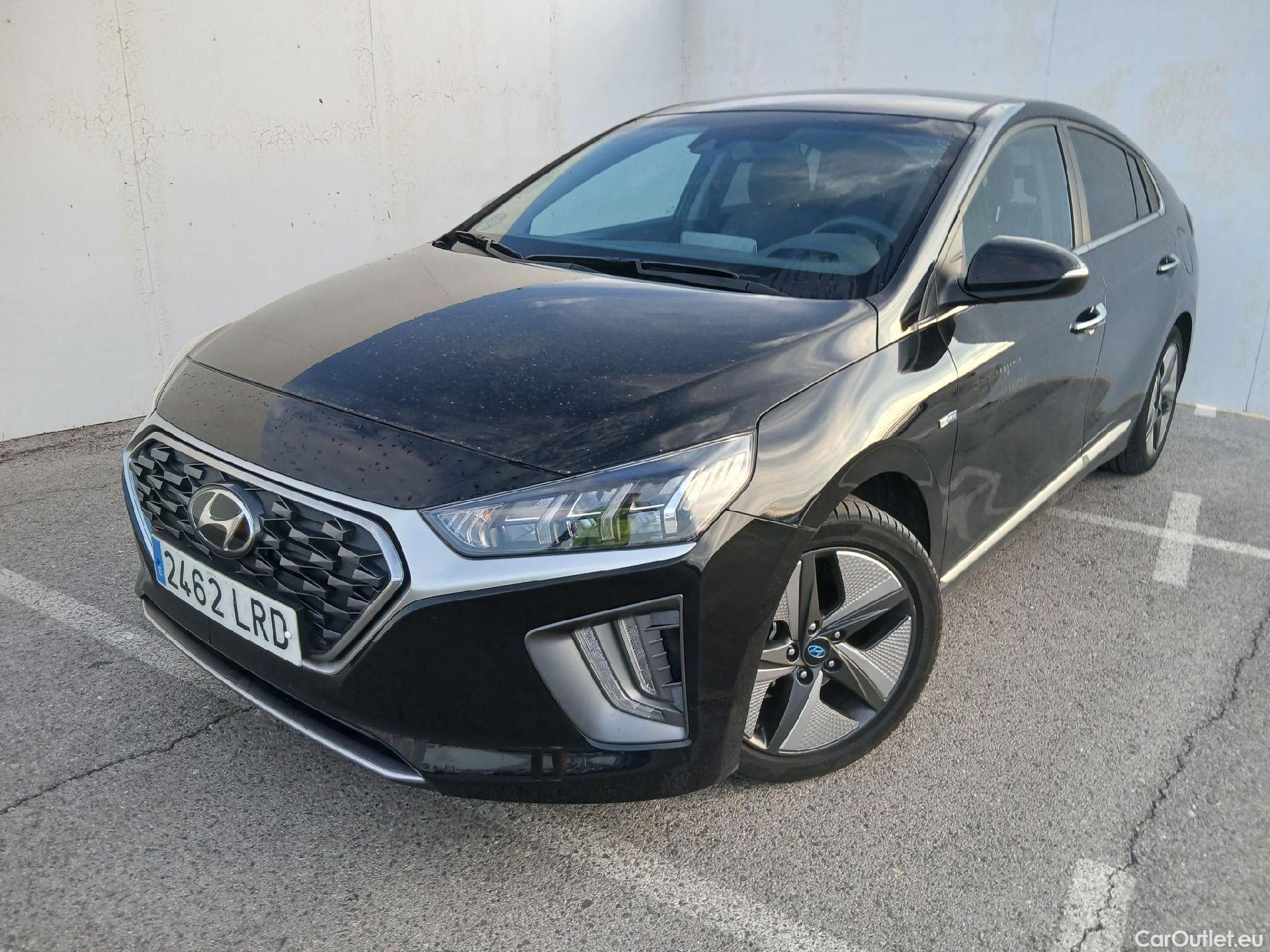 Hyundai   Ioniq HYUNDAI / 2019 / 5P / berlina con portón 1.6 GDI HEV Tecno DCT #1
