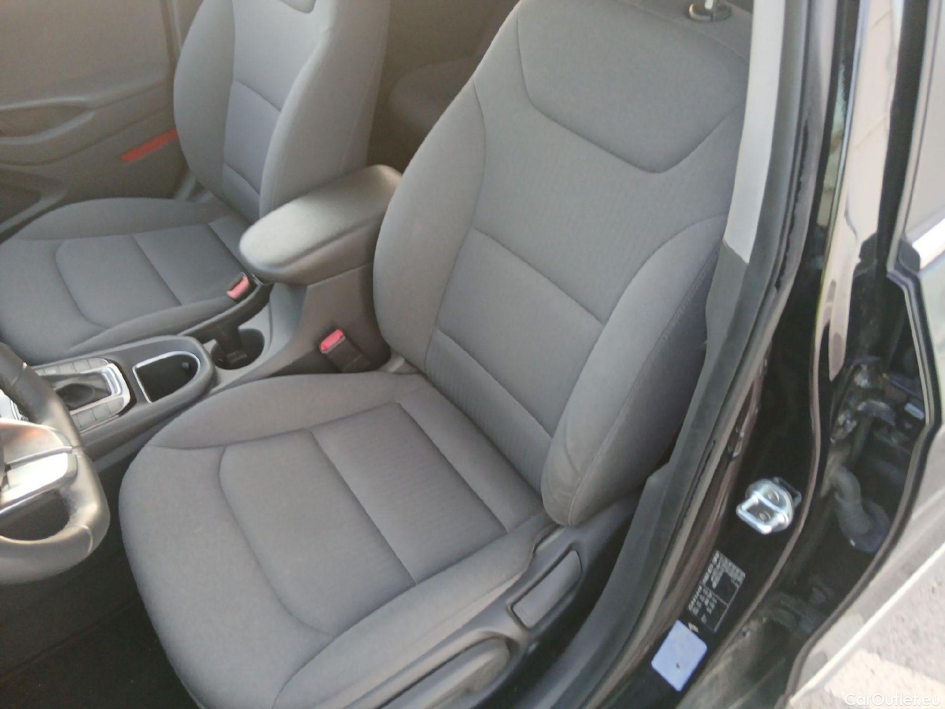 Hyundai   Ioniq HYUNDAI / 2019 / 5P / berlina con portón 1.6 GDI HEV Tecno DCT #41