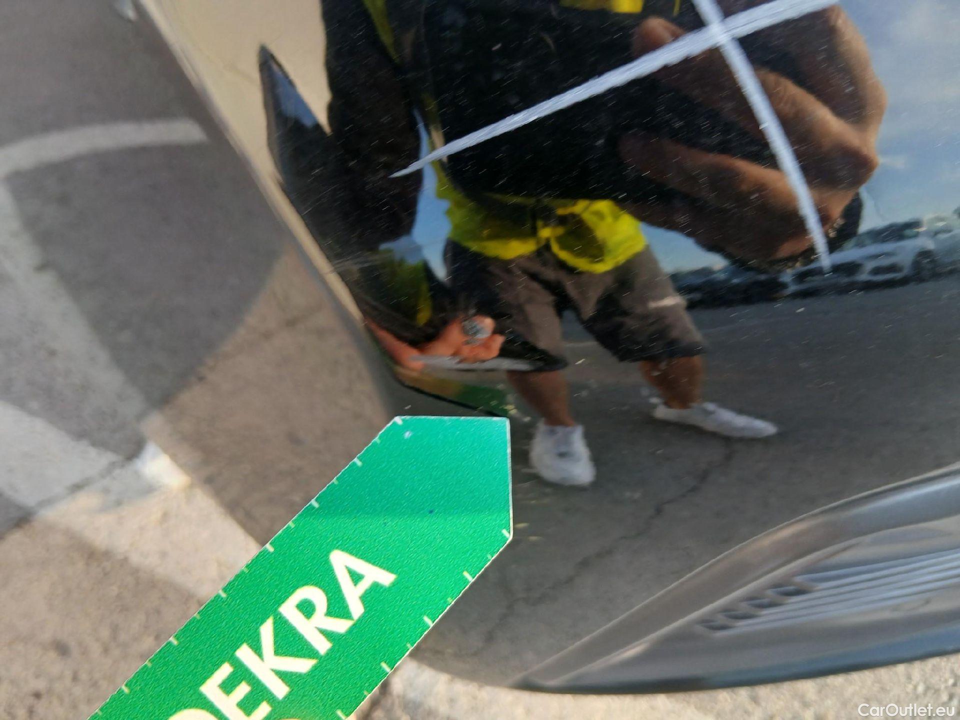 Hyundai   Ioniq HYUNDAI / 2019 / 5P / berlina con portón 1.6 GDI HEV Tecno DCT #30