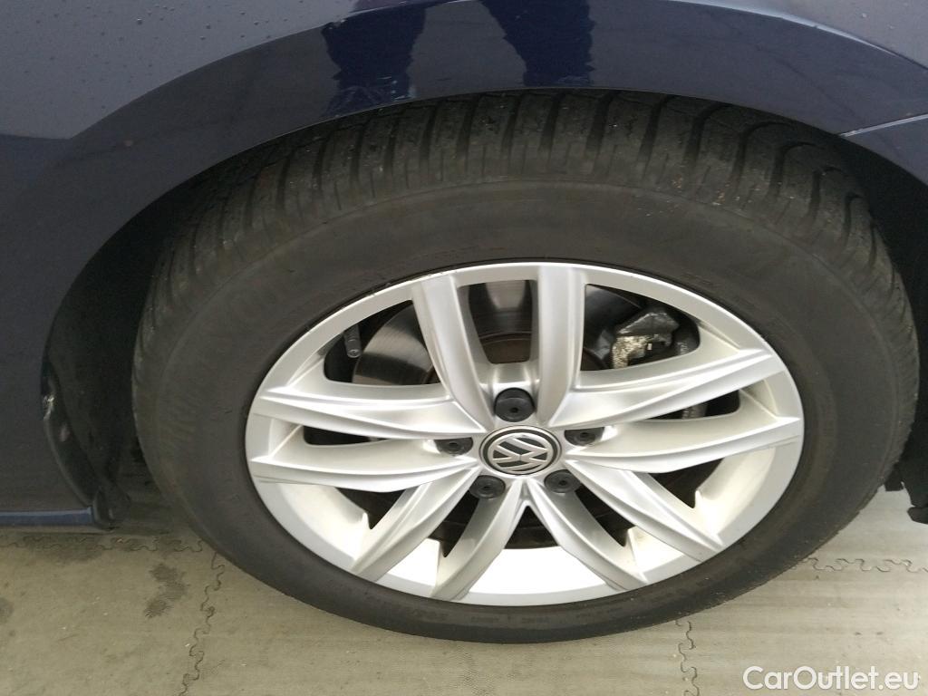 Volkswagen  Golf  VOLKSWAGEN / 2016 / 5P / familiar Last Edition 1.5 TSI 96kW(130CV) Variant #19