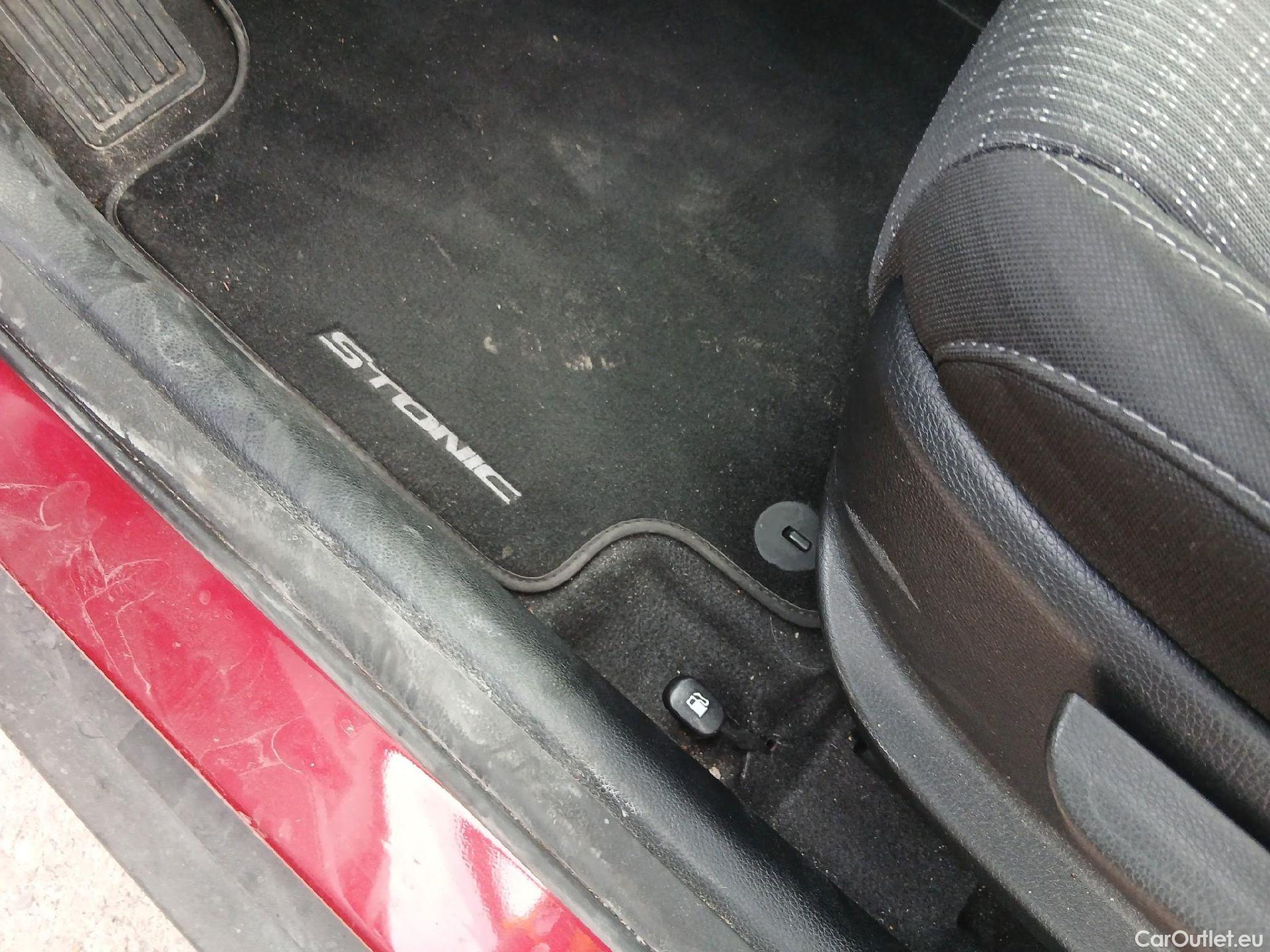  KIA  STONIC KIA  / 2017 / 5P / todoterreno 1.0 T-GDi 74kW (100CV) MHEV iMT Drive #3