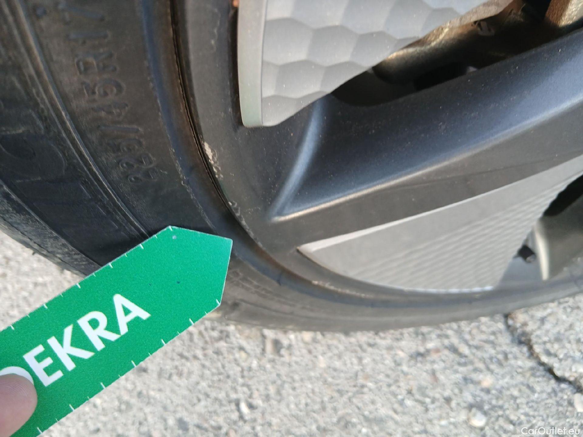 Hyundai   Ioniq HYUNDAI / 2019 / 5P / berlina con portón 1.6 GDI HEV Tecno DCT #6