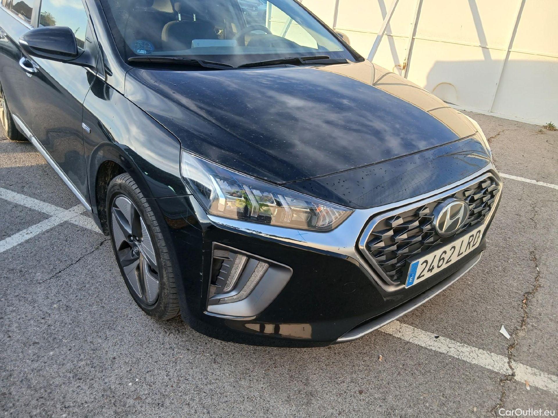 Hyundai   Ioniq HYUNDAI / 2019 / 5P / berlina con portón 1.6 GDI HEV Tecno DCT #17