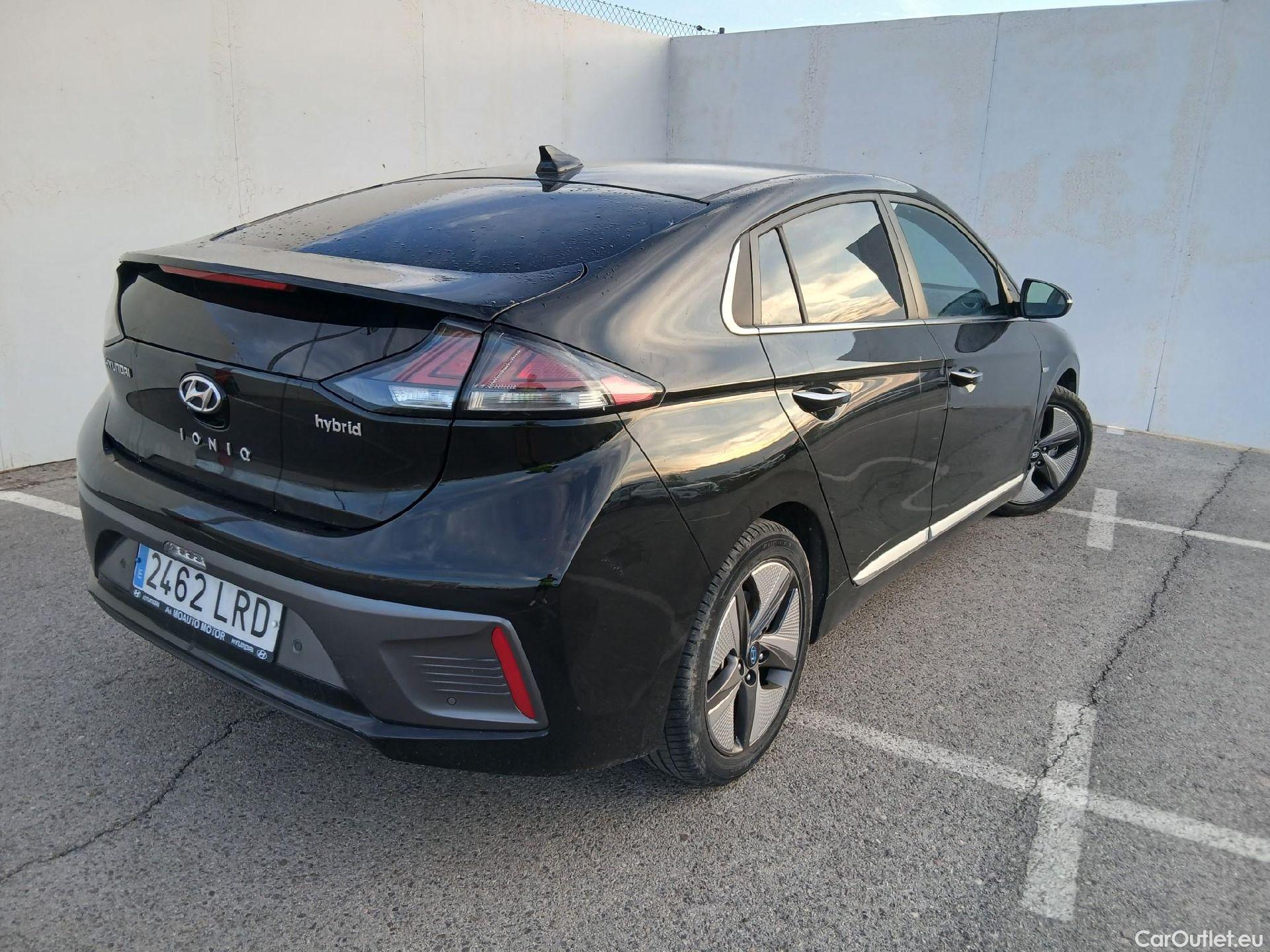 Hyundai   Ioniq HYUNDAI / 2019 / 5P / berlina con portón 1.6 GDI HEV Tecno DCT #2