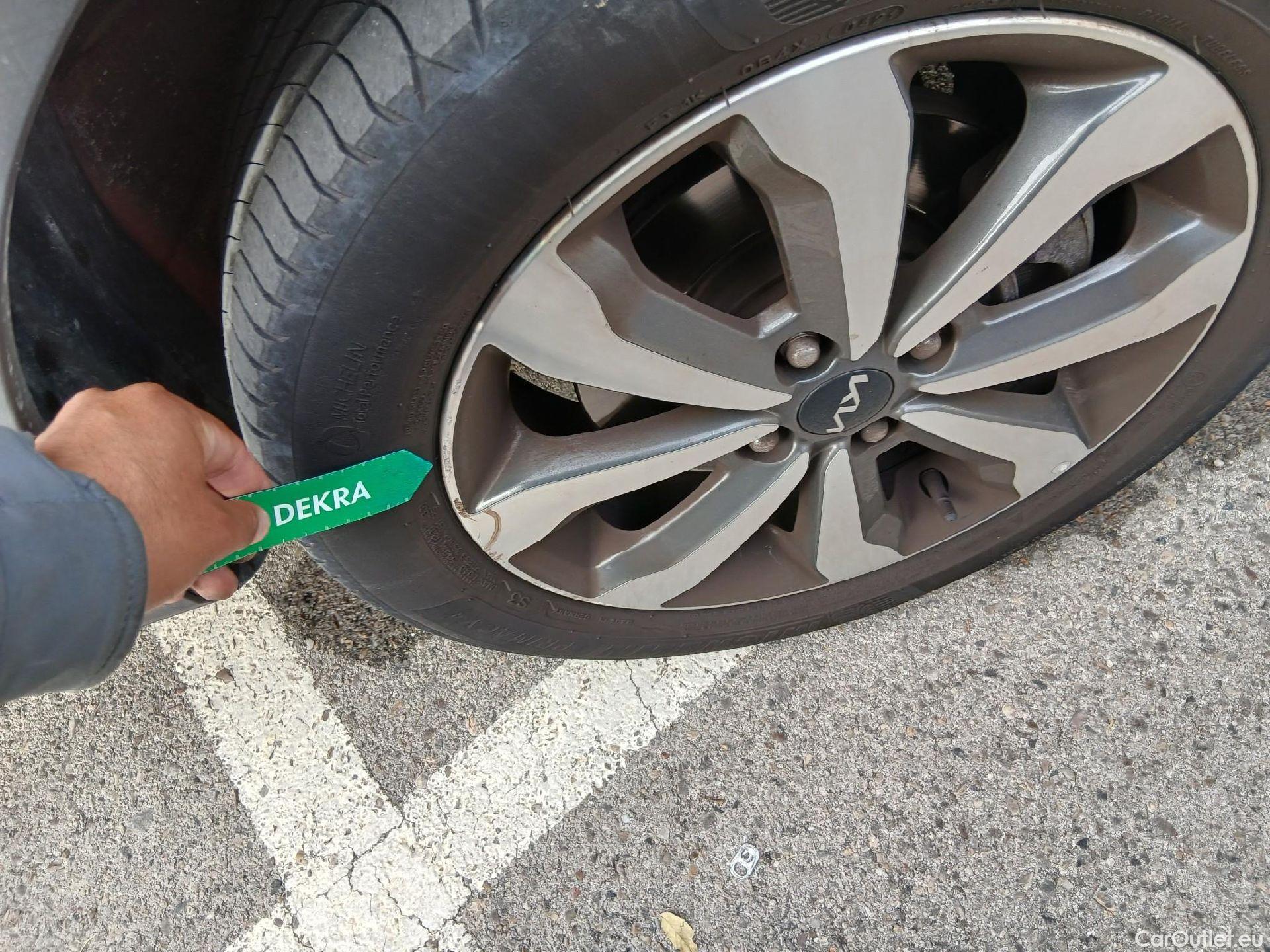  KIA  STONIC KIA  / 2017 / 5P / todoterreno 1.0 T-GDi 74kW (100CV) MHEV iMT Drive #17