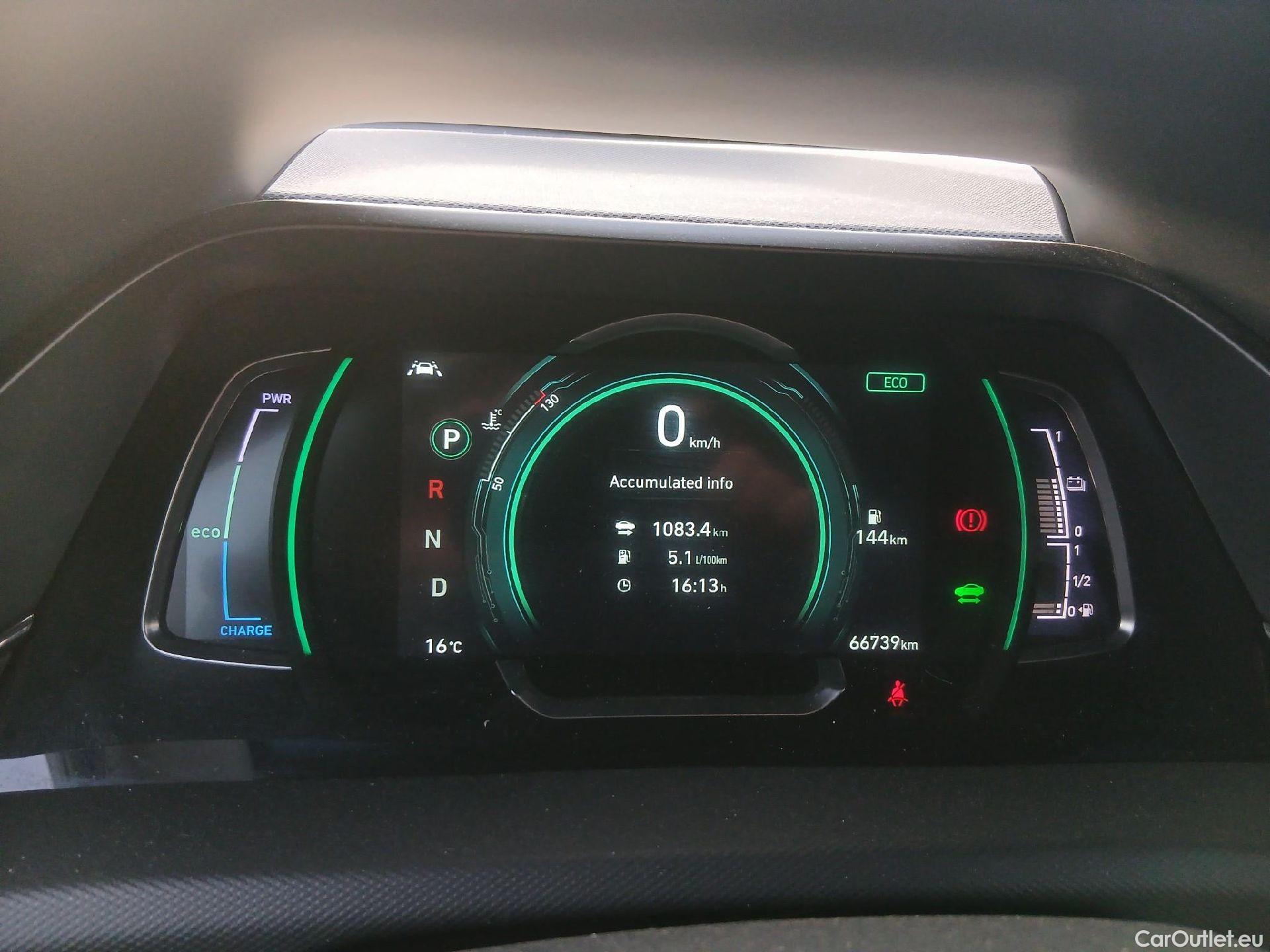 Hyundai   Ioniq HYUNDAI / 2019 / 5P / berlina con portón 1.6 GDI HEV Tecno DCT #4