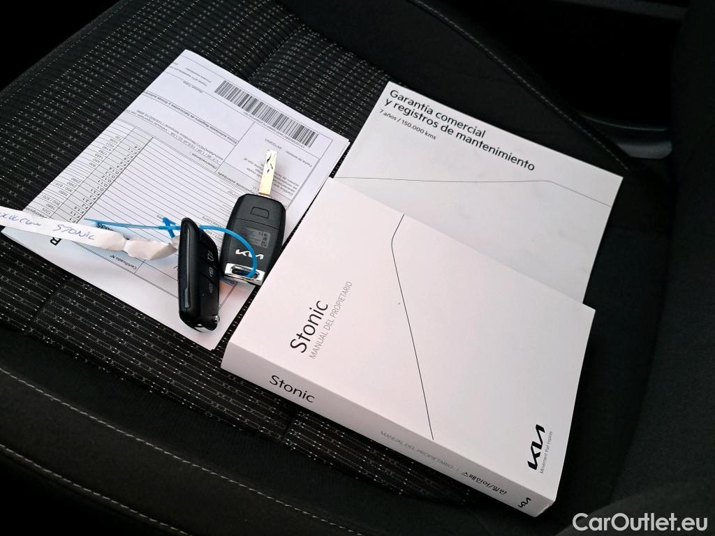 KIA  STONIC KIA  / 2017 / 5P / todoterreno 1.0 T-GDi 88kW (120CV) MHEV iMT Drive #8