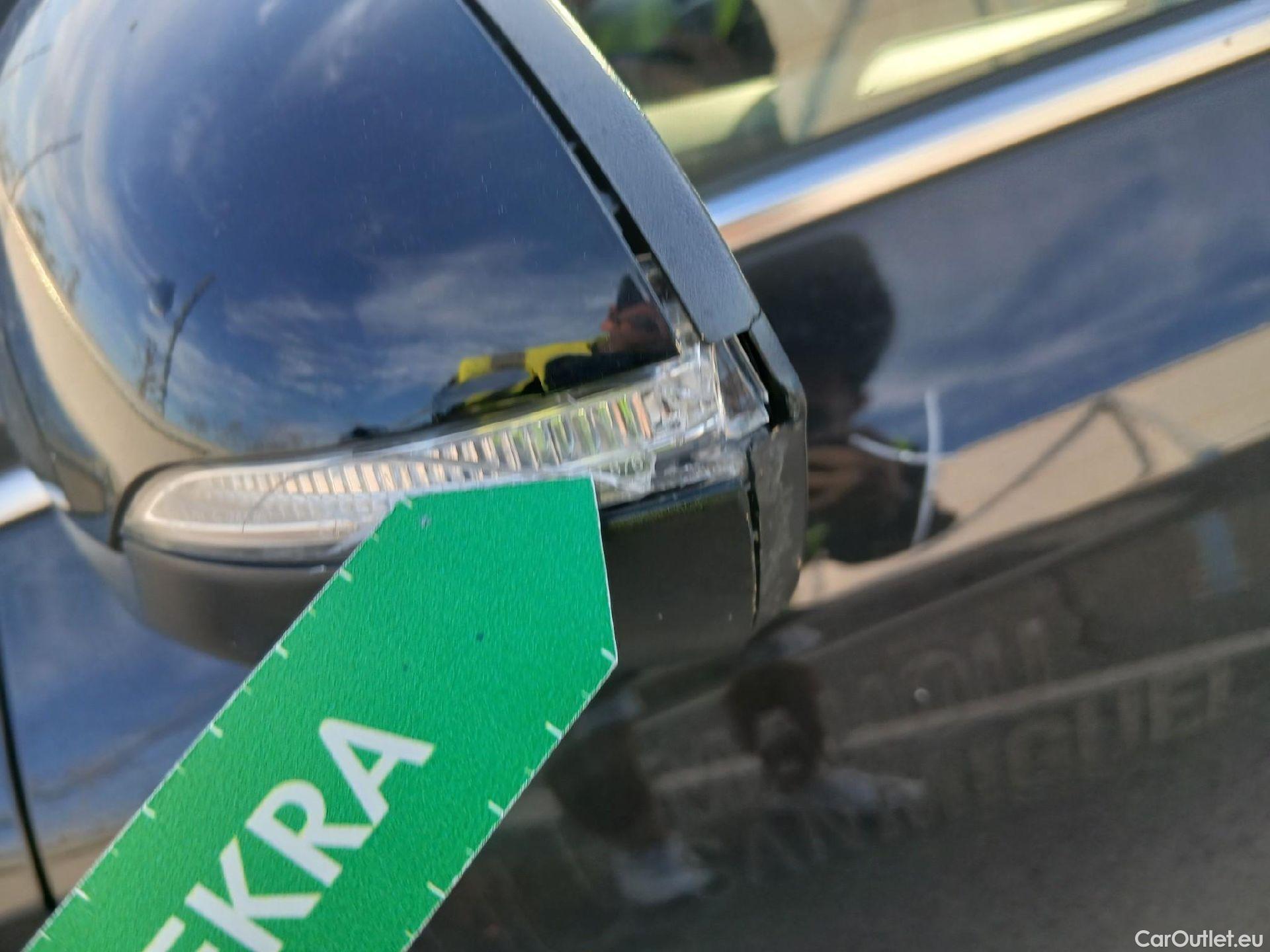 Hyundai   Ioniq HYUNDAI / 2019 / 5P / berlina con portón 1.6 GDI HEV Tecno DCT #22