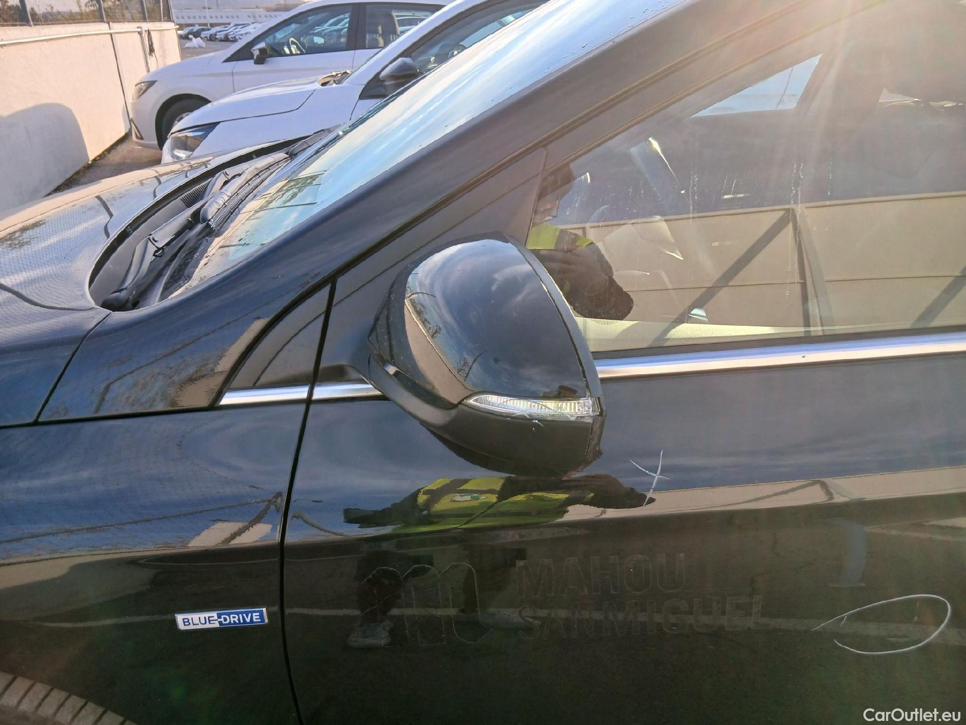 Hyundai   Ioniq HYUNDAI / 2019 / 5P / berlina con portón 1.6 GDI HEV Tecno DCT #21