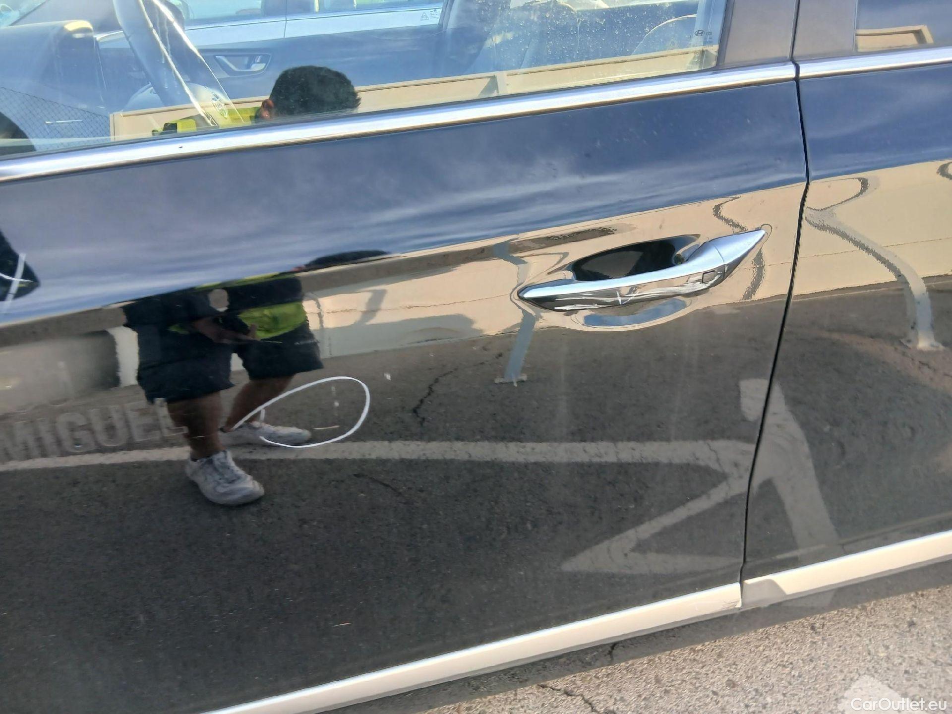 Hyundai   Ioniq HYUNDAI / 2019 / 5P / berlina con portón 1.6 GDI HEV Tecno DCT #36