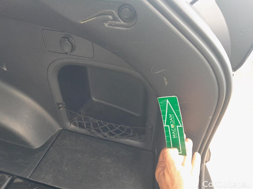 Toyota  RAV4 TOYOTA  / 2018 / 5P / todoterreno 2.5l 220H Luxury #28