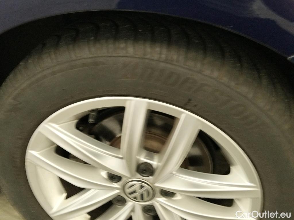 Volkswagen  Golf  VOLKSWAGEN / 2016 / 5P / familiar Last Edition 1.5 TSI 96kW(130CV) Variant #23