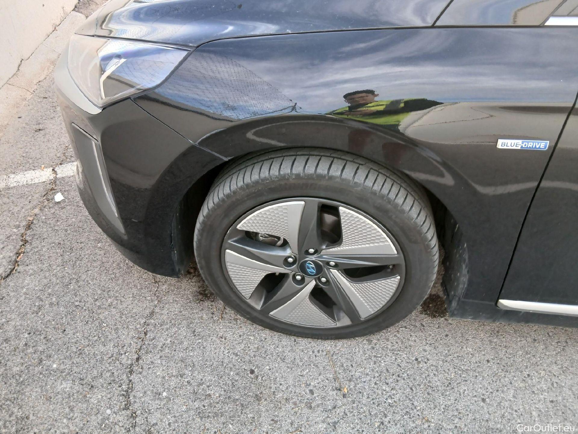 Hyundai   Ioniq HYUNDAI / 2019 / 5P / berlina con portón 1.6 GDI HEV Tecno DCT #1