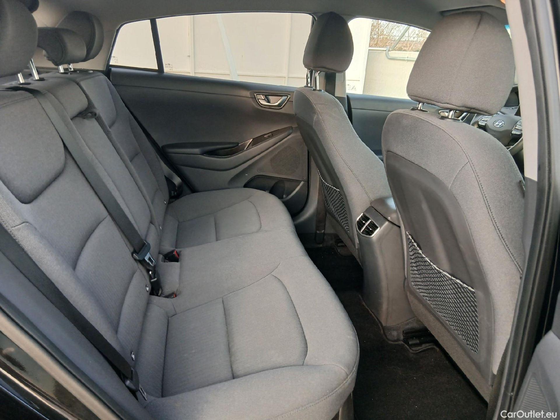 Hyundai   Ioniq HYUNDAI / 2019 / 5P / berlina con portón 1.6 GDI HEV Tecno DCT #7