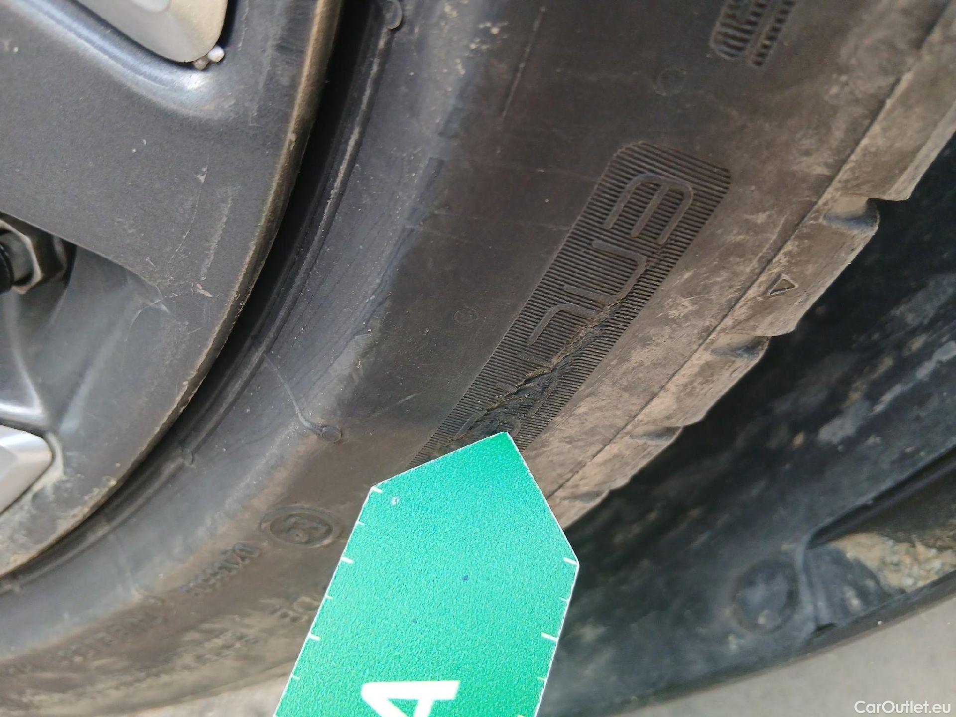 Hyundai   Ioniq HYUNDAI / 2019 / 5P / berlina con portón 1.6 GDI HEV Tecno DCT #37