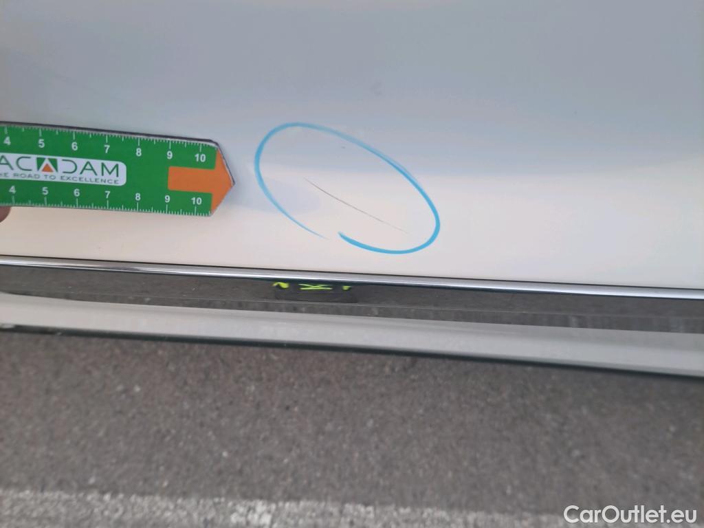 KIA  Niro KIA  / 2019 / 5P / crossover 1.6 GDi PHEV 104kW (141CV) Drive #27