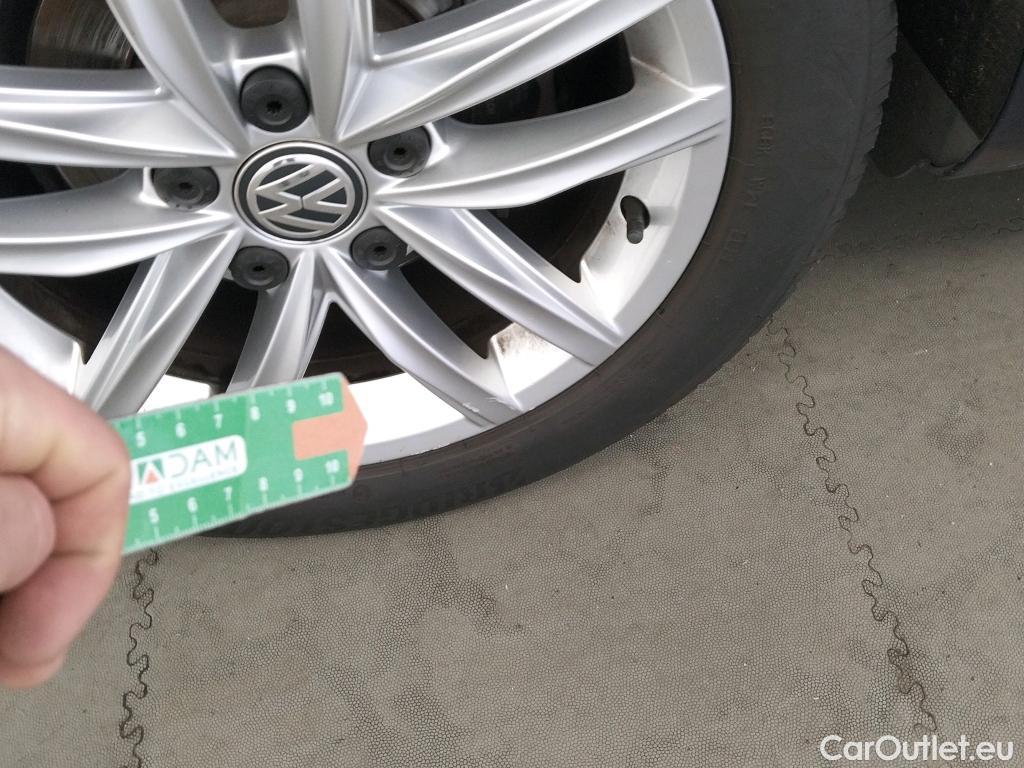 Volkswagen  Golf  VOLKSWAGEN / 2016 / 5P / familiar Last Edition 1.5 TSI 96kW(130CV) Variant #14