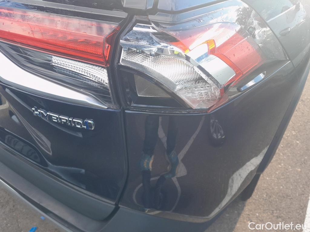 Toyota  RAV4 TOYOTA  / 2018 / 5P / todoterreno 2.5l 220H Luxury #3