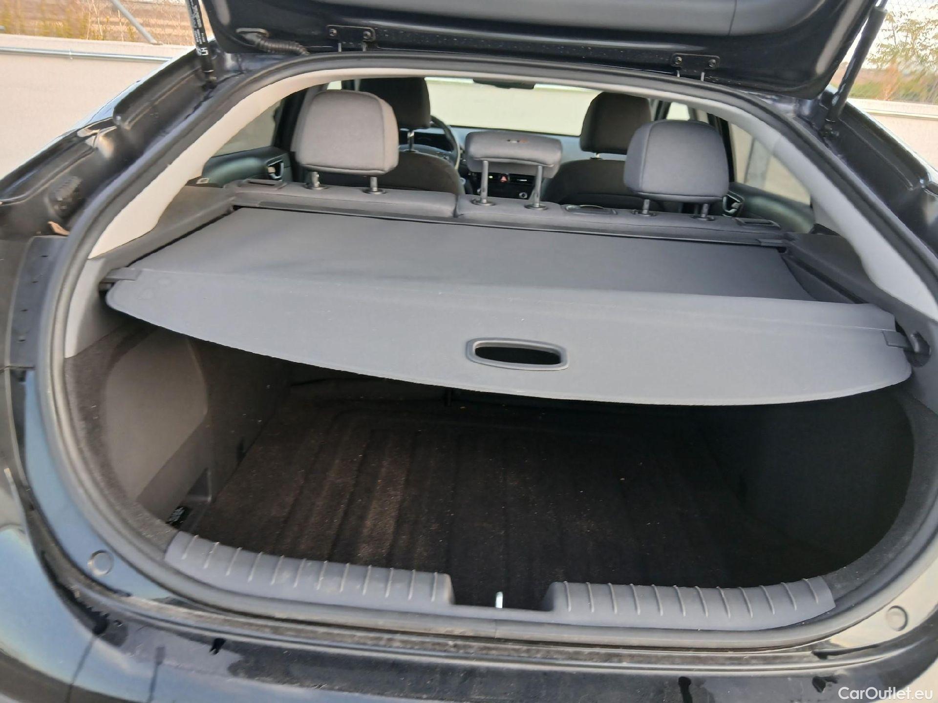 Hyundai   Ioniq HYUNDAI / 2019 / 5P / berlina con portón 1.6 GDI HEV Tecno DCT #8