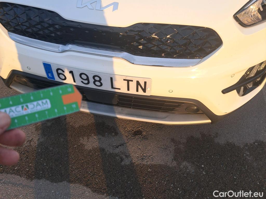 KIA  Niro KIA  / 2019 / 5P / crossover 1.6 GDi PHEV 104kW (141CV) Drive #13