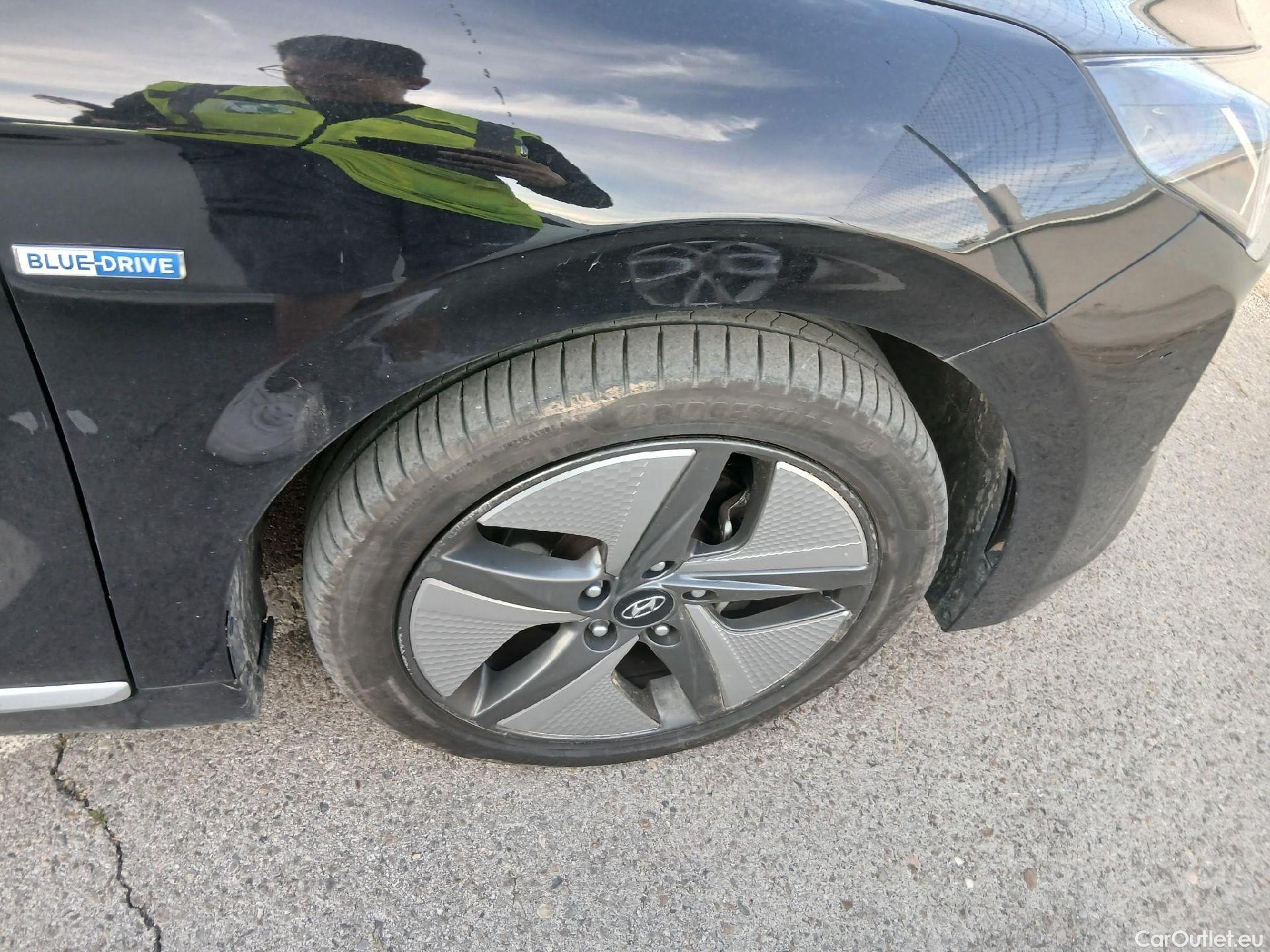 Hyundai   Ioniq HYUNDAI / 2019 / 5P / berlina con portón 1.6 GDI HEV Tecno DCT #7