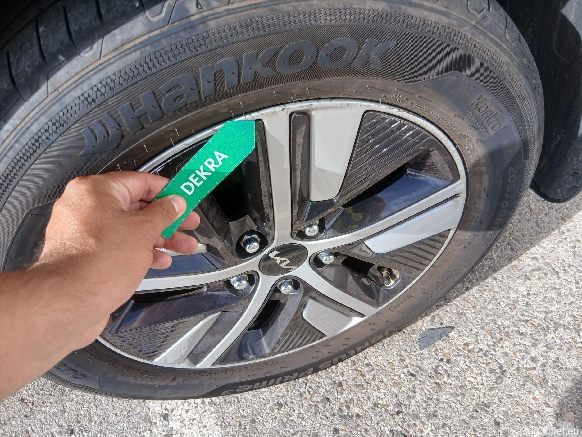 KIA  Niro KIA  / 2019 / 5P / crossover 1.6 GDi PHEV 104kW (141CV) Drive #20