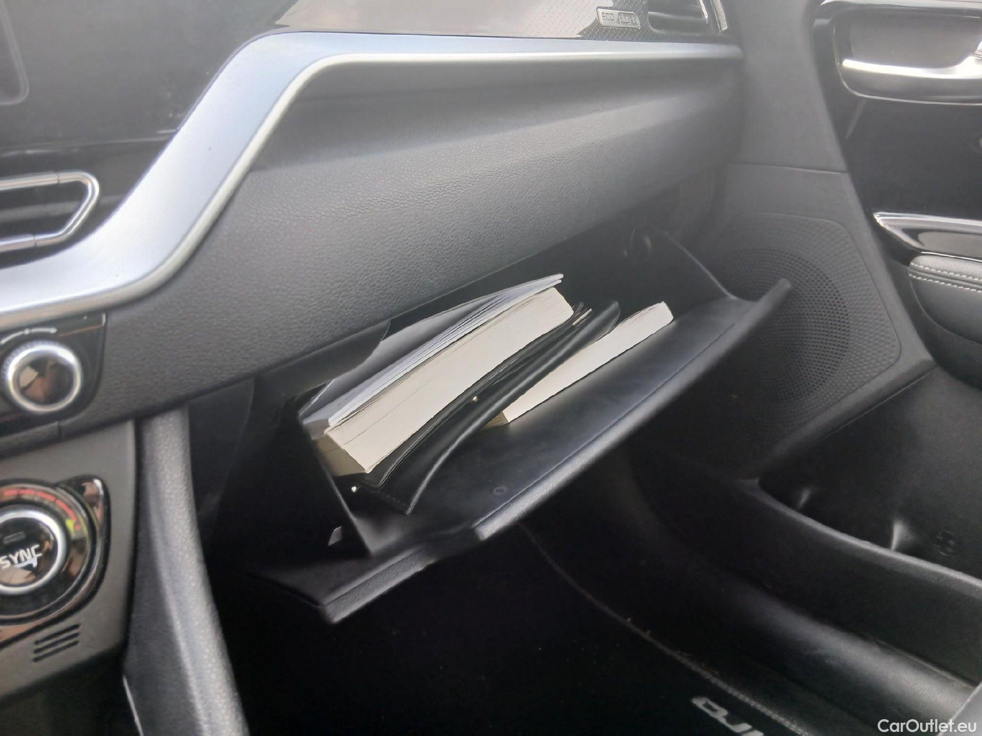 KIA  Niro KIA  / 2019 / 5P / crossover 1.6 GDi PHEV 104kW (141CV) Drive #1