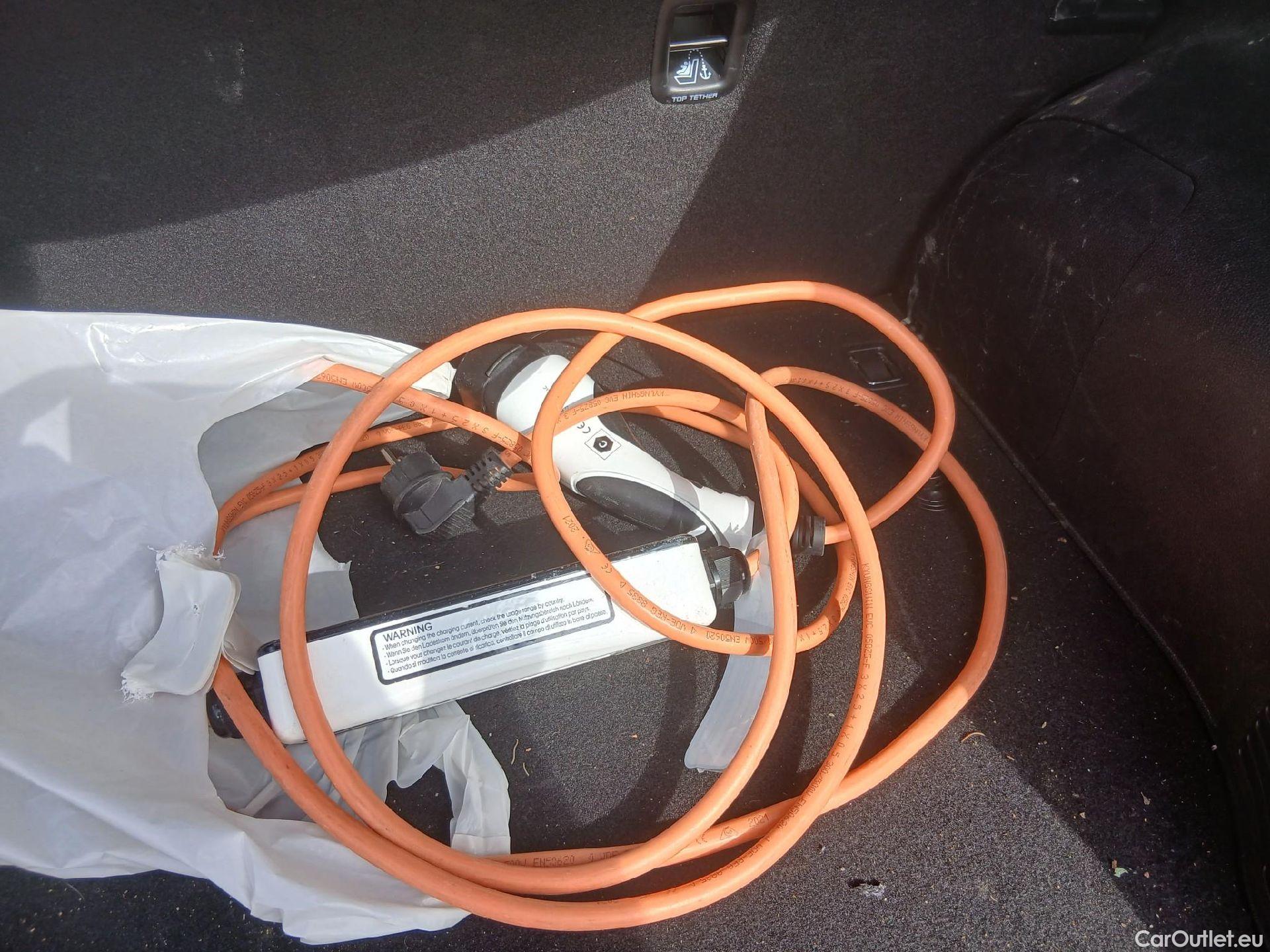 KIA  Niro KIA  / 2019 / 5P / crossover 1.6 GDi PHEV 104kW (141CV) Drive #11