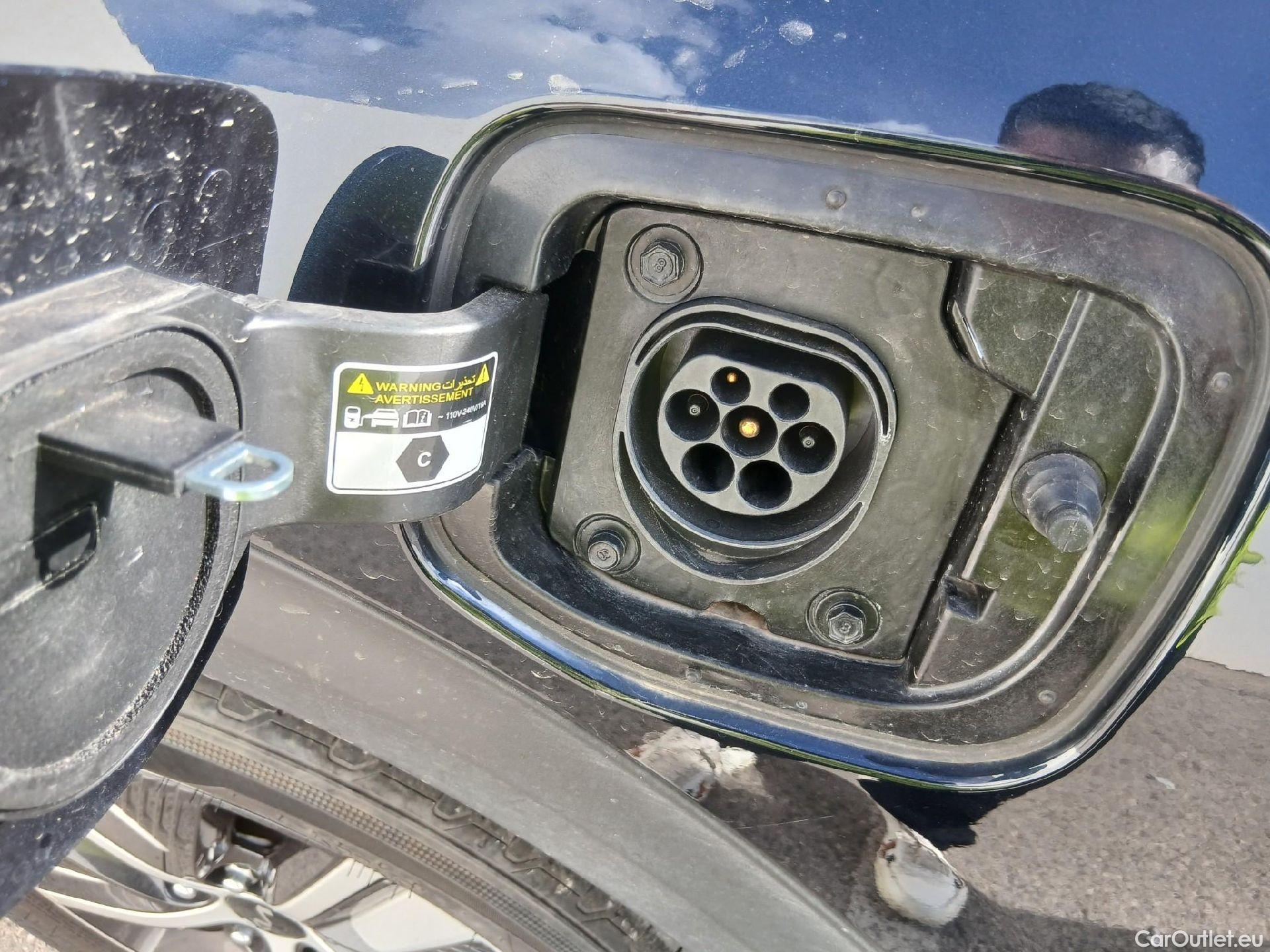 KIA  Niro KIA  / 2019 / 5P / crossover 1.6 GDi PHEV 104kW (141CV) Drive #12