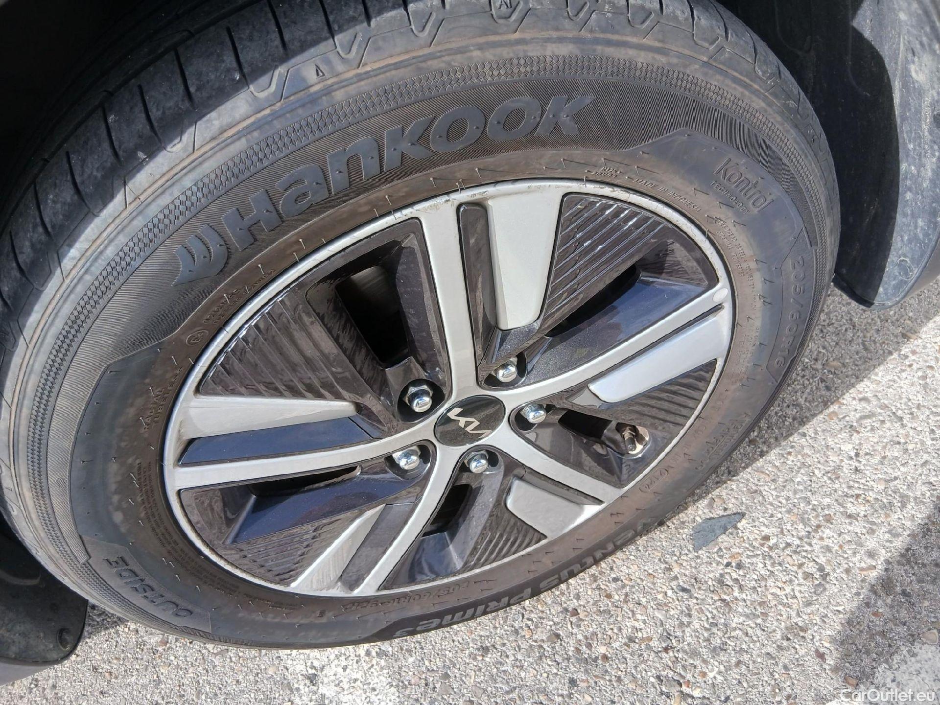 KIA  Niro KIA  / 2019 / 5P / crossover 1.6 GDi PHEV 104kW (141CV) Drive #21