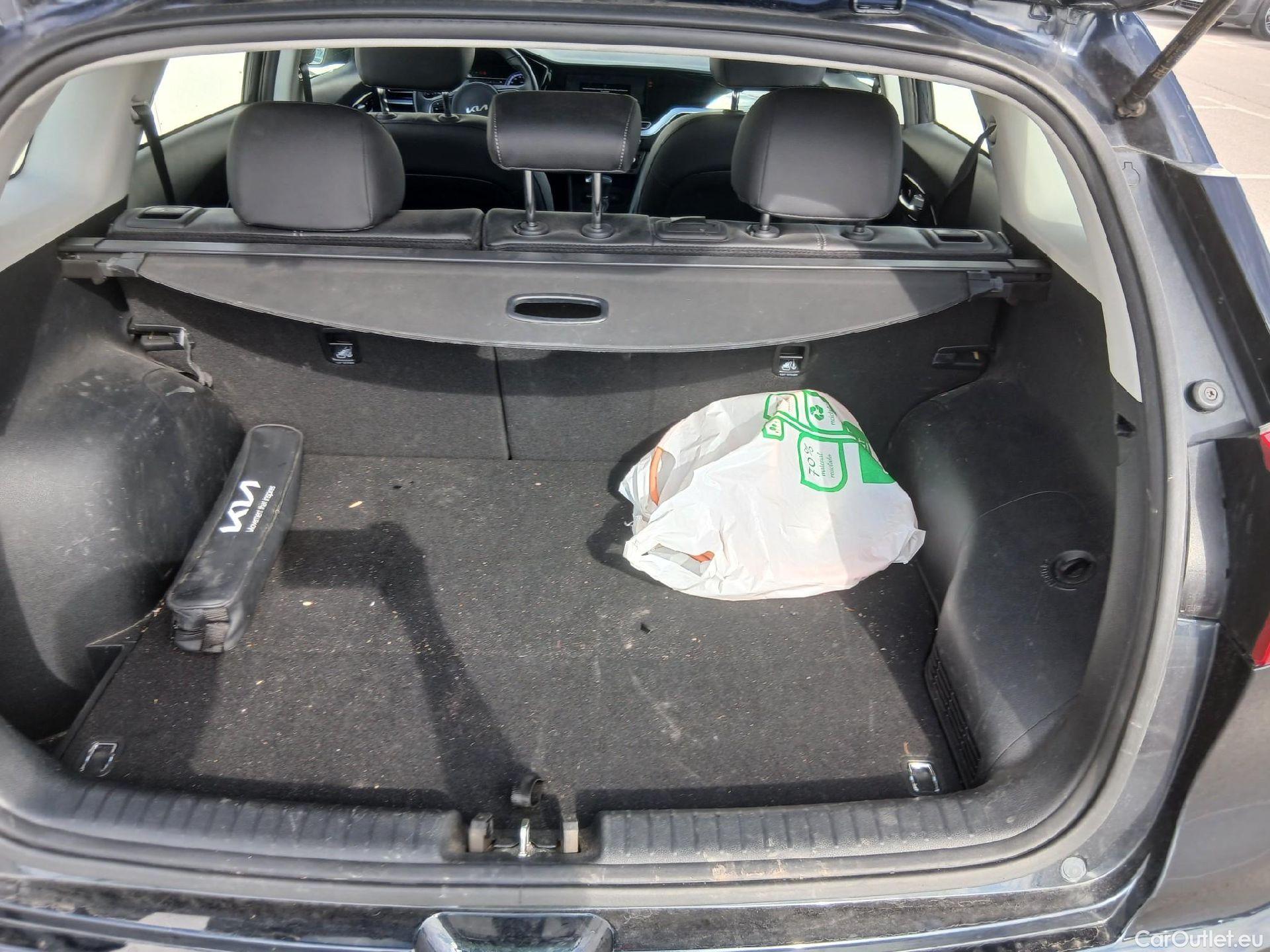 KIA  Niro KIA  / 2019 / 5P / crossover 1.6 GDi PHEV 104kW (141CV) Drive #8