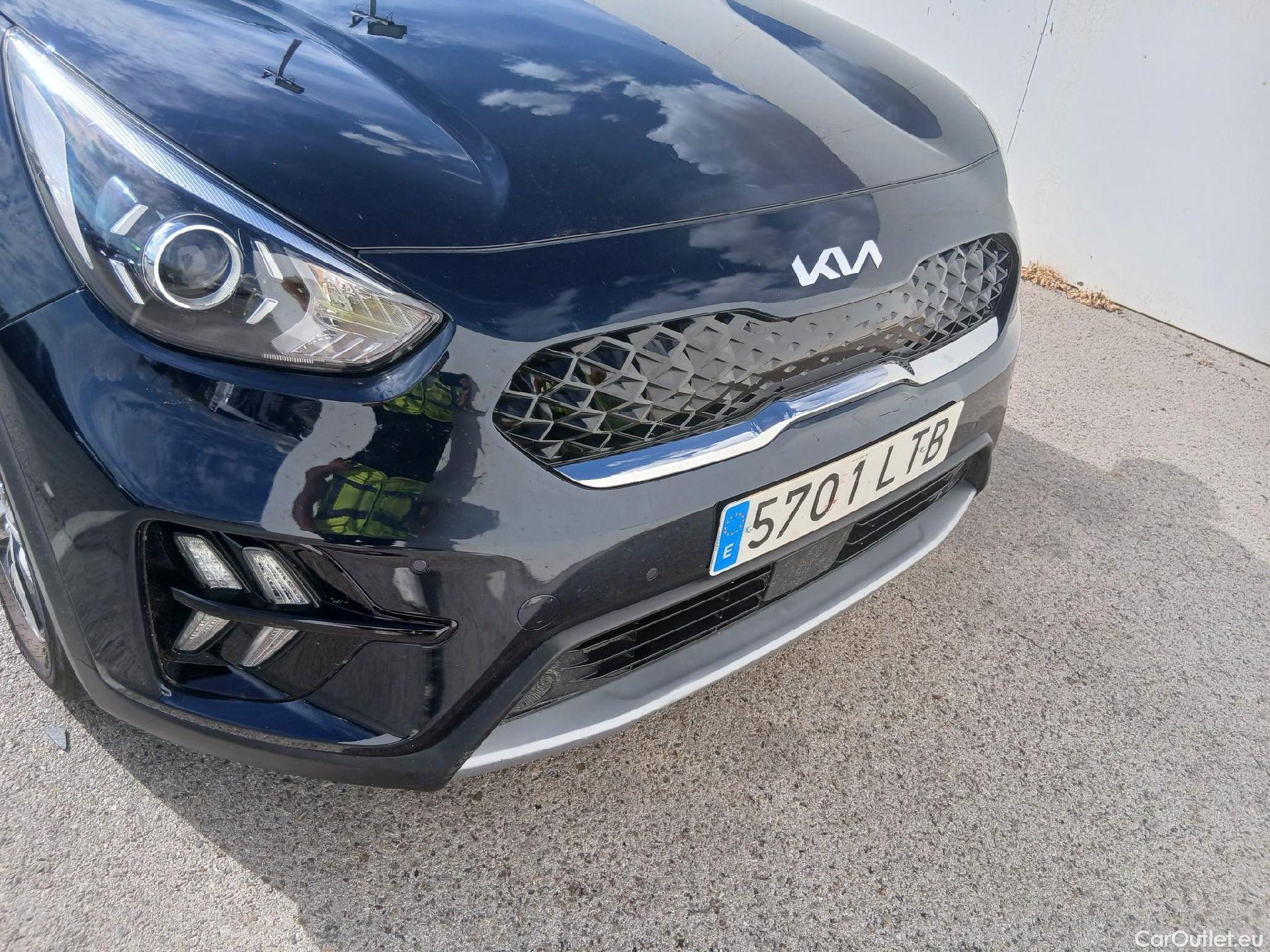 KIA  Niro KIA  / 2019 / 5P / crossover 1.6 GDi PHEV 104kW (141CV) Drive #4