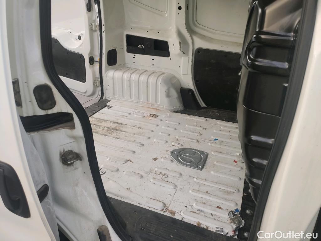 Fiat  Fiorino FIAT  / 2016 / 4P / furgón derivado de turismo Cargo SX N1 1.3 MJet 70 kW (95 CV) #7