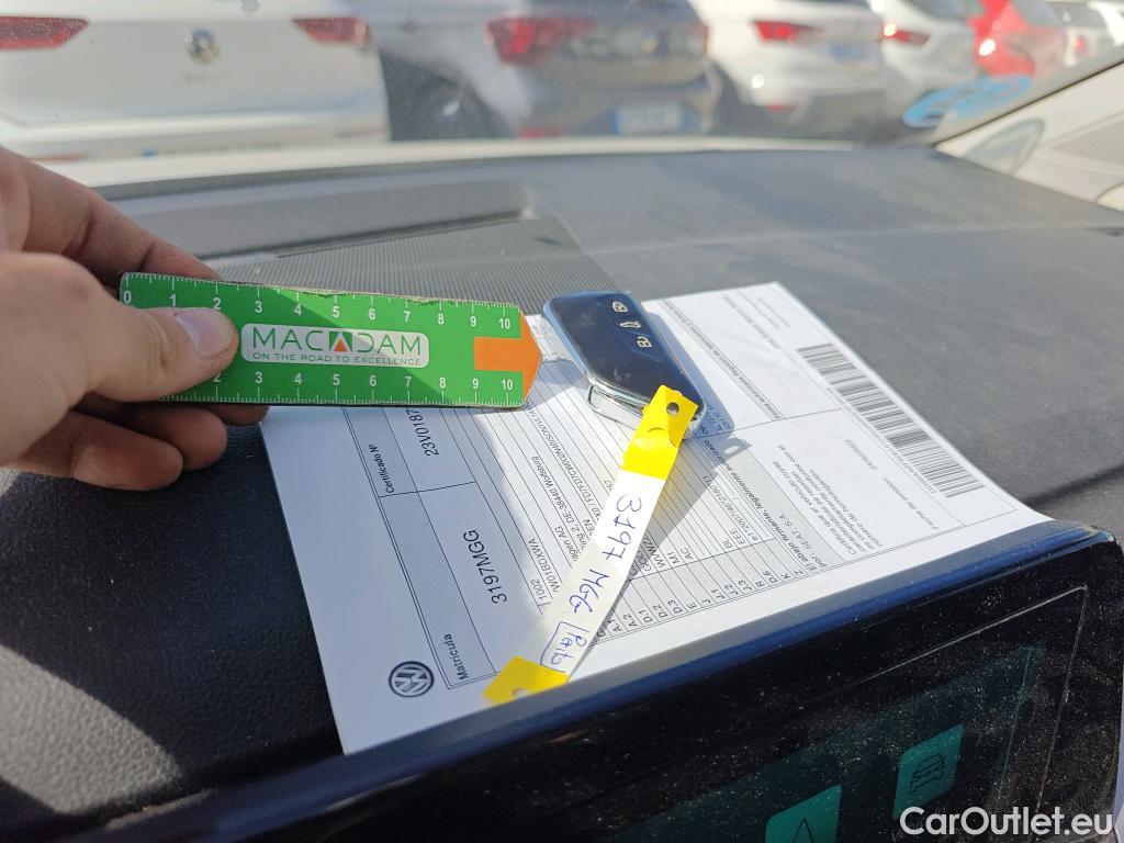 Volkswagen  Golf  VOLKSWAGEN / 2020 / 5P / familiar 2.0 TDI 85kW (115CV) DSG Variant #3