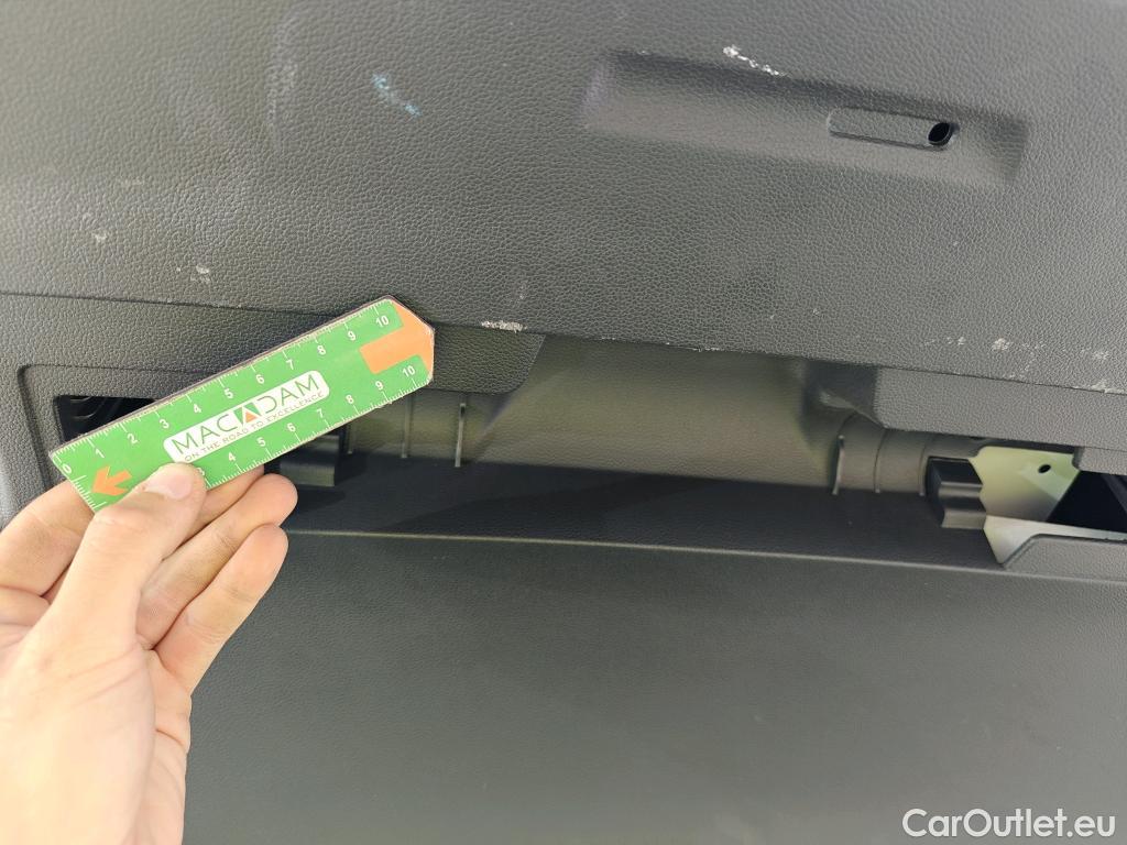 Volkswagen  Golf  VOLKSWAGEN / 2020 / 5P / familiar 2.0 TDI 85kW (115CV) DSG Variant #26