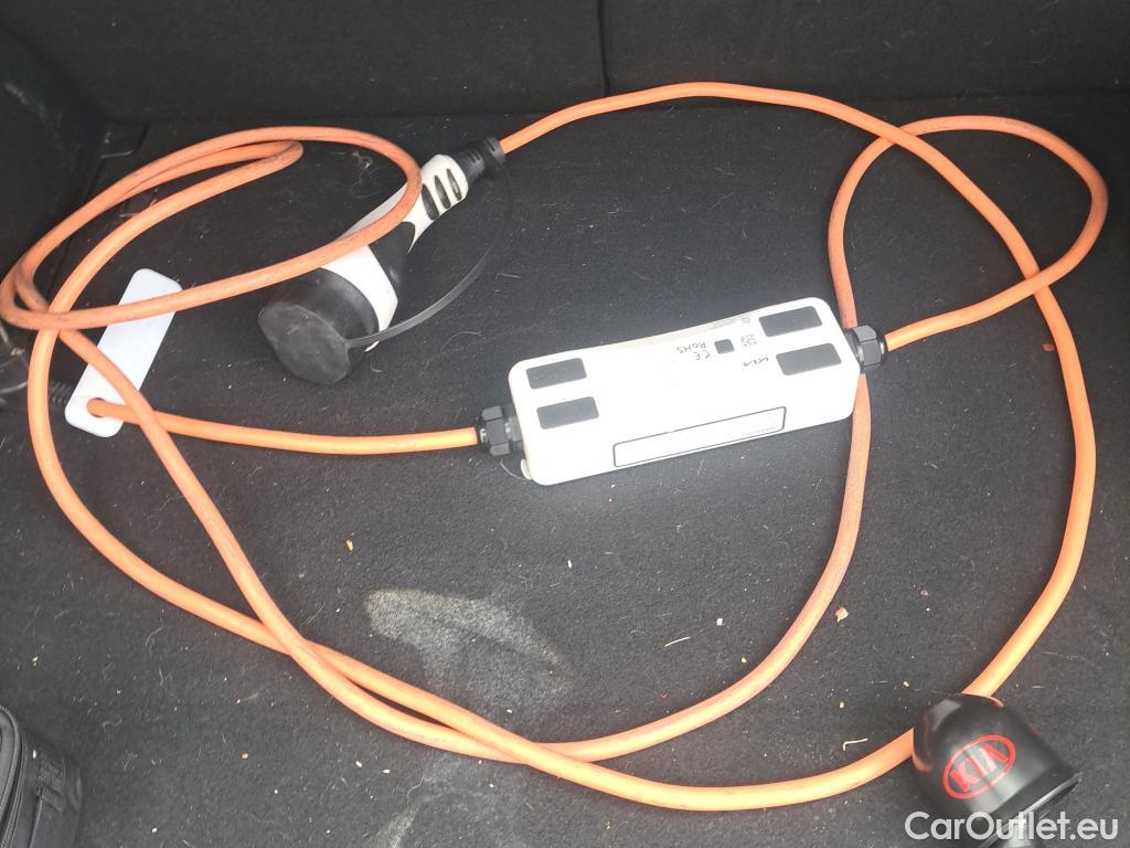 KIA  Niro KIA  / 2019 / 5P / crossover 1.6 GDi PHEV 104kW (141CV) Drive #17