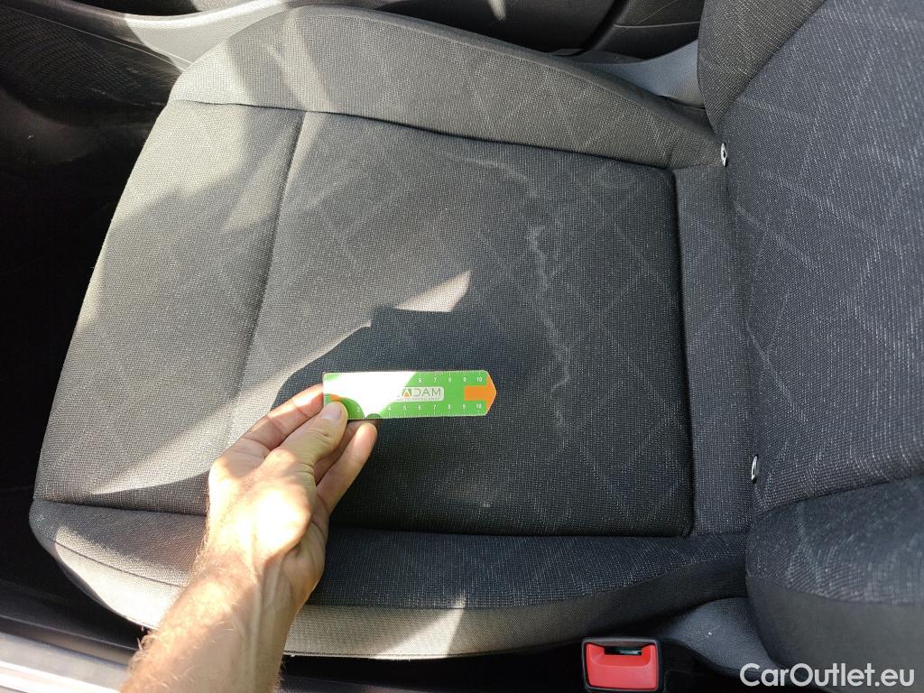 Volkswagen  Golf  VOLKSWAGEN / 2020 / 5P / familiar 2.0 TDI 85kW (115CV) DSG Variant #18