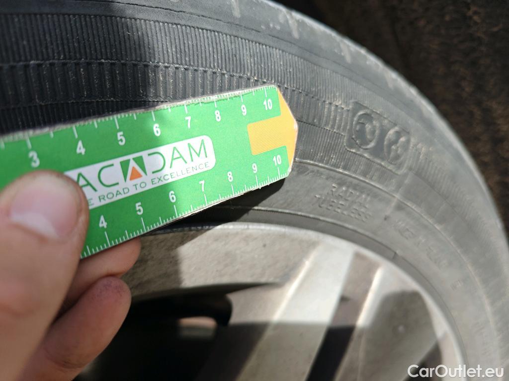 Volkswagen  Golf  VOLKSWAGEN / 2020 / 5P / familiar 2.0 TDI 85kW (115CV) DSG Variant #28