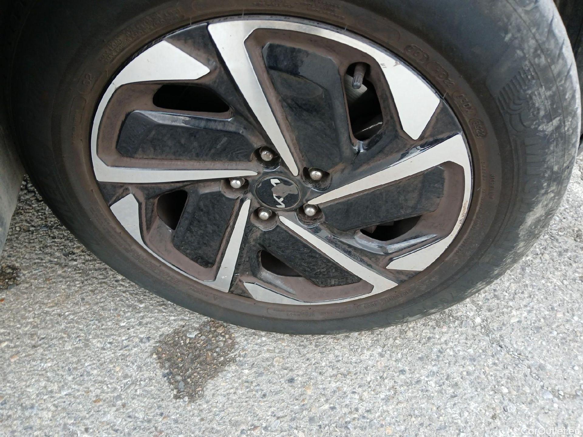 KIA  Sportage KIA  / 2022 / 5P / todoterreno 1.6 T-GDi MHEV 110kW (150CV) Drive 4x2 (AC2) #57