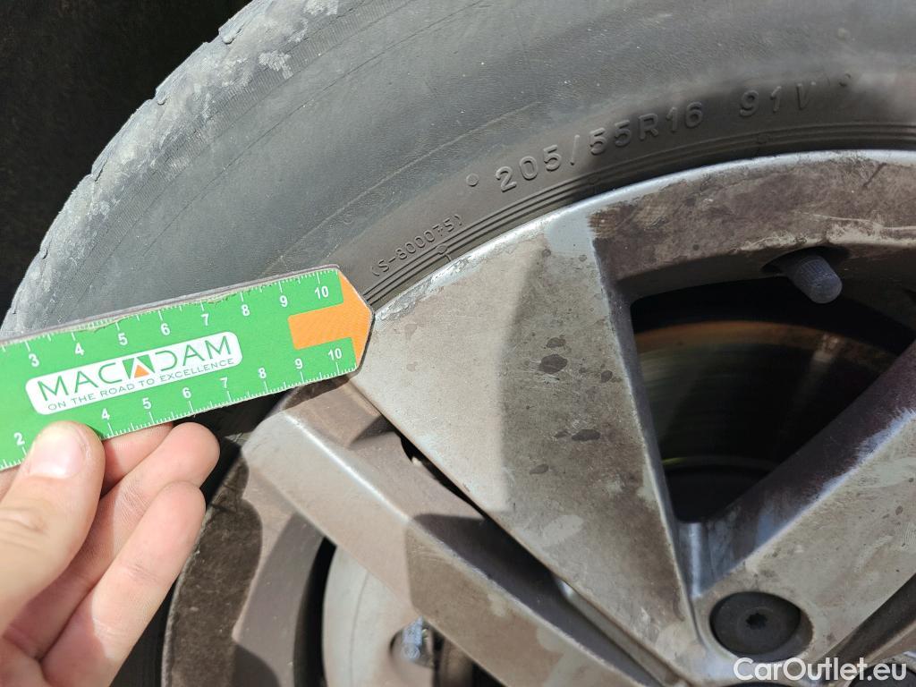 Volkswagen  Golf  VOLKSWAGEN / 2020 / 5P / familiar 2.0 TDI 85kW (115CV) DSG Variant #56