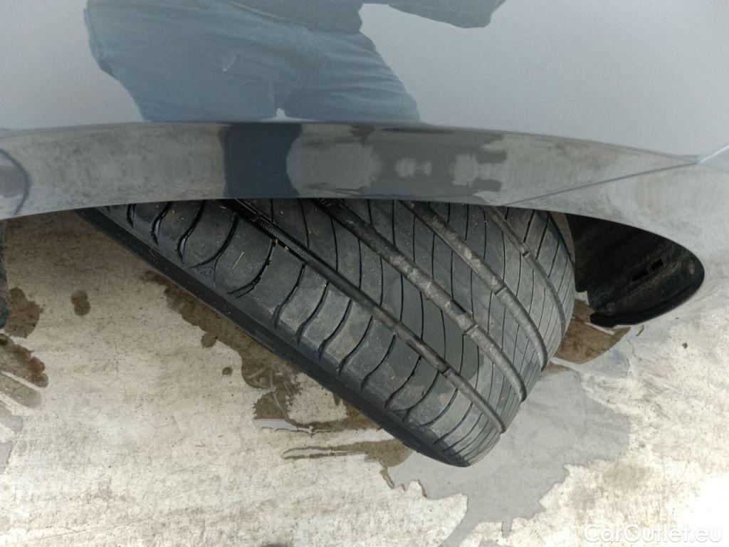 Volkswagen  Golf  Volkswagen Variant VIII 1.0 eTSI 81kW DSG Life 5d #18