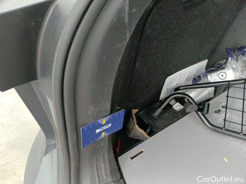 Volkswagen  Golf  Volkswagen Variant VIII 1.0 eTSI 81kW DSG Life 5d #28