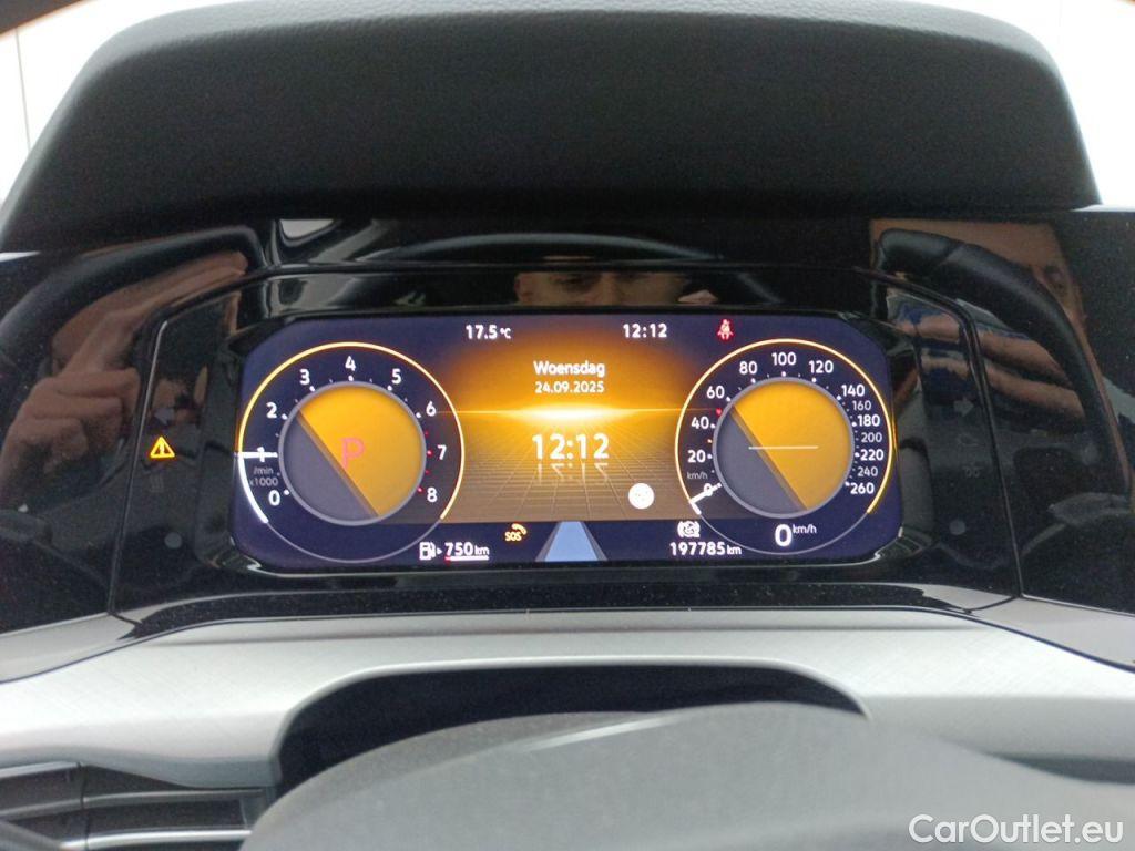 Volkswagen  Golf  Volkswagen Variant VIII 1.0 eTSI 81kW DSG Life 5d #6