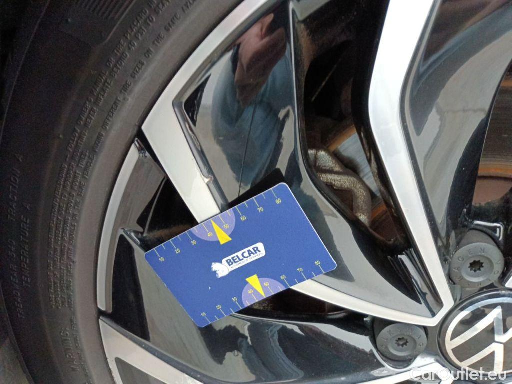 Volkswagen  Golf  Volkswagen Variant VIII 1.0 eTSI 81kW DSG Life 5d #36