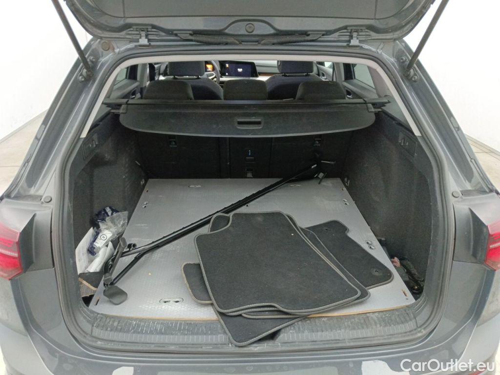 Volkswagen  Golf  Volkswagen Variant VIII 1.0 eTSI 81kW DSG Life 5d #16