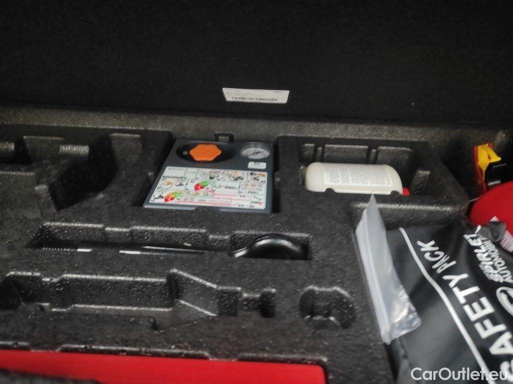 Jaguar  E-PACE Jaguar  P300e Aut. AWD R-Dynamic S 5d #16